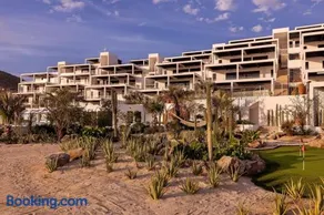 Boutique Ocean Escape with Relaxing Amenities - Image 3