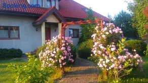 Comfortable house with garden - Image 1