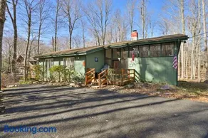 Pocono Pines, Lake Naomi 4 bedrooms, 2 full bath - Image 1