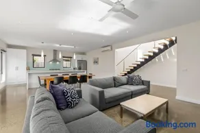 Seaside Getaway - Image 2
