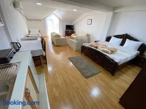 Hotel Venecia Apartments - Image 2