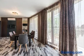 Spacious Family Apartment - Image 4