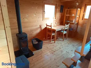 Jelenova lesena hiška - Image 1