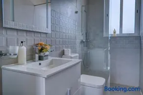 Bayview Penthouse with Seaviews - 2BR - Image 1