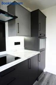 Modern 3 Bedroom Apartment - Image 2
