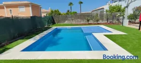 Villa Pretty Stunning House with Garden and Private Swimming Pool - Image 2