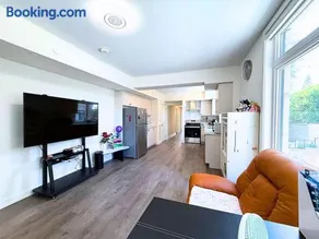 Cozy room in Smart Home with Private Bath near Wonderland, central Richmond Hill, home made Breakfast options - Image 3