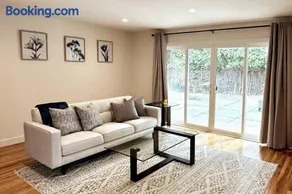 Modern, Renovated 5b/3ba near Apple, Kaiser - Image 4
