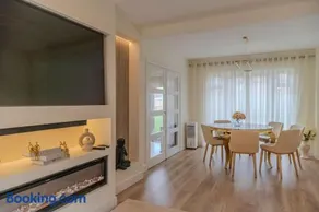 6BR-Sleeps 13-Contractor-Garden-WiFi-Parking - Image 3