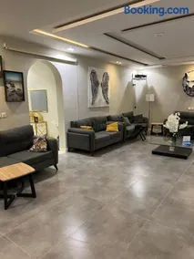 فيلا ايمان مسبح وحوش وجلسات خارجيه مع ملعب كرة قدم - Image 3