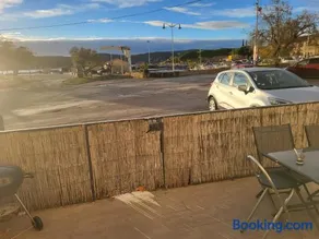 Jolie maison vue sur le port - Image 1
