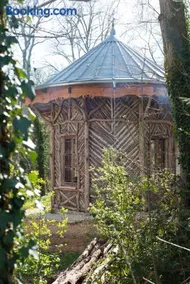 Magnifique kiosque verdoyant - Image 1