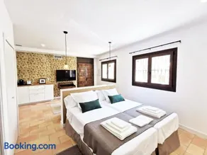 Apartamentos Tres Llaves Palacio de Vela de los Cobos - Image 1