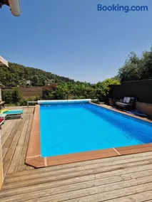Chalet de 25 m2 avec jardin, piscine et spa uniquement accessible en juin sept - Image 3