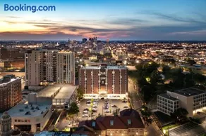Downtown Penthouse Studio - Image 3