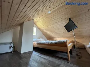 Peaceful chalet close to downtown - Image 5