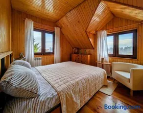 Dom na skarpie z widokiem na jezioro, z kominkiem i garażem - Image 1