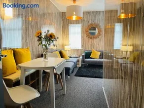 Holywell Apartment - Luxury One Bedroom Apartment - Image 4