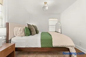 Bungalow 1023 - Image 2