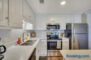 Downtown Loft - Above Bull & Barrel & Close to Georgia Southern - Image 2