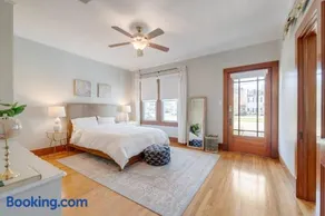 The Blue House -Historic-Updated-Walkable - Image 5
