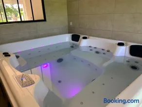 La Parenthèse du Champion Gite 4 étoiles, 5 chambres, piscine, spa, sauna - Image 3