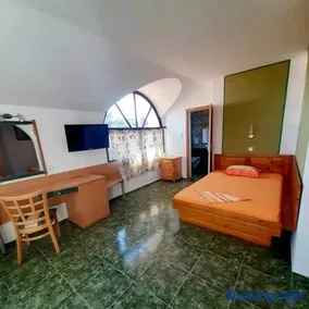 Family Hotel Flora - Image 2