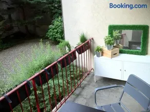 Old city center direct to river Rhine - Image 3
