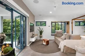Mimosa Retreat - 250m to Chinamans Beach in Jervis Bay! - Image 3