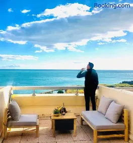 Résidence la Corniche appartement rénové de 66m2 pleine vue mer! - Image 2