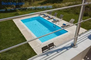Luxury Villas with Private Pool & Garden in Halkidiki - Image 3