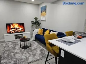 Cozy and Luxurious 2 bedroom Suite in SouthWest, AB - Image 1