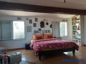 Grande chambre lumineuse avec cuisine,sdb et accès a un jolie jardin - Image 2