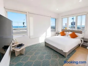 Pacific Coast Suites - Oceanfront Living - Image 1
