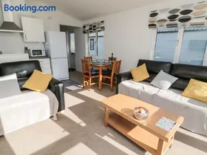 Pine Tree Lodge Eshott - Image 4