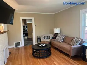Freshly renovated home in a vintage neighborhood - Image 4