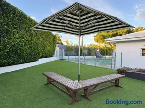 The Waterfront Retreat - Sleeps 16 - Image 2