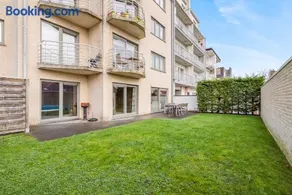 Luxury apartment with garden close to the beach - Image 1