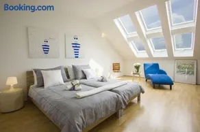 West Coast luxury apartment - Image 1
