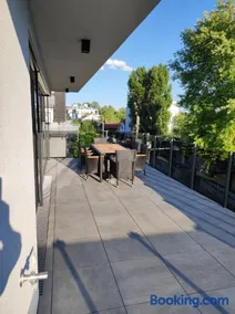 Luxuriöses Penthouse mit Blick auf die UNO-City und dem Kaiserwasser. 3Schlafzimmer, 2 Bäder, privat Lift ins Apartment - Image 2