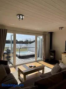 Lakefront w Hot Tub Sunset Views - Medway Lodge - Image 3