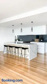 Incredible Views, Open Spaces, Luxury Escapes Townsville Villa - Image 3