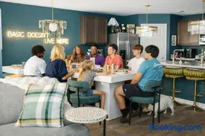 Chic dog-friendly coastal stay near Tropic Falls OWA, beach, fenced yard - Image 3