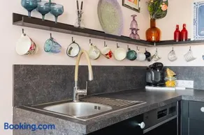 Free Parking-3BR-200m2 House-AC-1000m2 Garden - Image 2