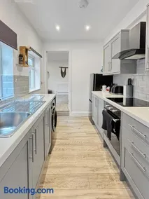 Amaya Six - Sleeps 4 - Modern 1 bed - Newly renovated - Central Grantham - Free Gym Access - Image 5