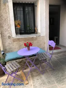 Logement neuf centre du village aux pieds du château - Image 1