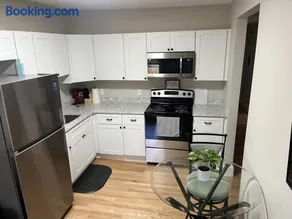 Downtown Apt King Beds Mins to Salem - Image 3