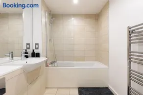 2BR Apartments in Canning Town Station with Balcony - Image 4