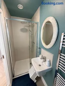 Double Ensuite Room, Bray - Image 2
