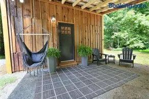 Tiny Tarheel Cozy Retreat Near UNC-Tiny House - Image 4